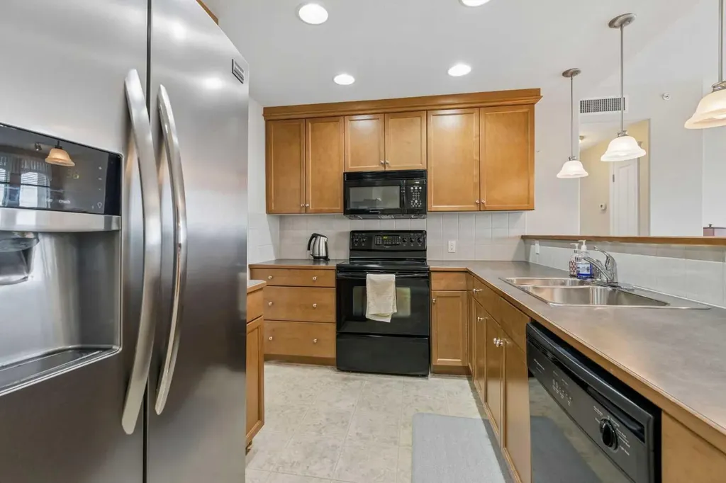1726 14 Avenue NW Calgary AB T2N 4Y8