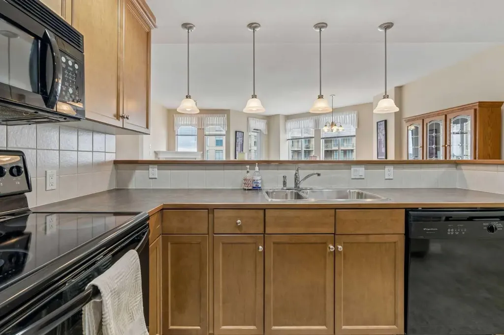 1726 14 Avenue NW Calgary AB T2N 4Y8
