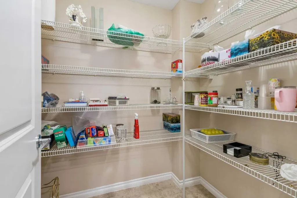 1726 14 Avenue NW Calgary AB T2N 4Y8