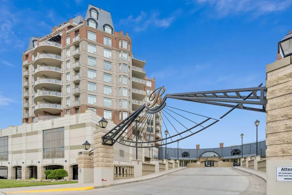 1726 14 Avenue NW Calgary AB T2N 4Y8