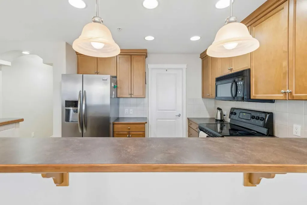 1726 14 Avenue NW Calgary AB T2N 4Y8