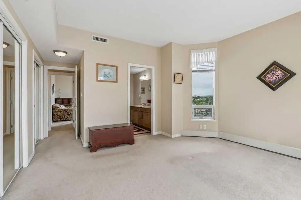 1726 14 Avenue NW Calgary AB T2N 4Y8