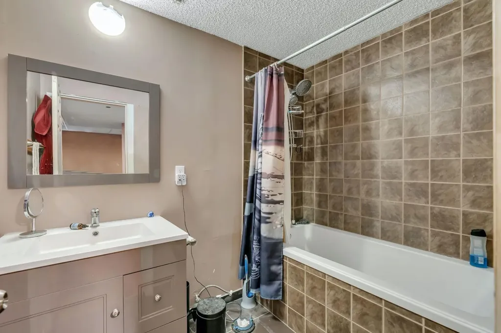 35 Cranleigh Drive SE Calgary AB T3M 1G7