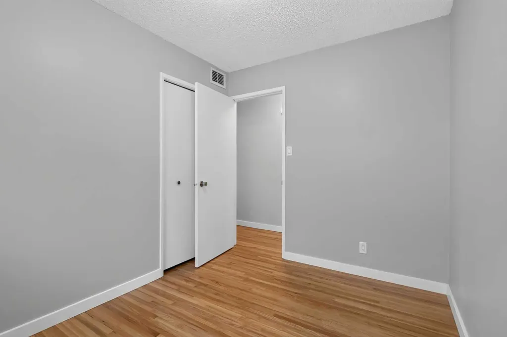 7631 22 Street SE Calgary AB T2C0W9