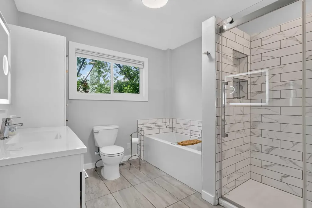 7631 22 Street SE Calgary AB T2C0W9