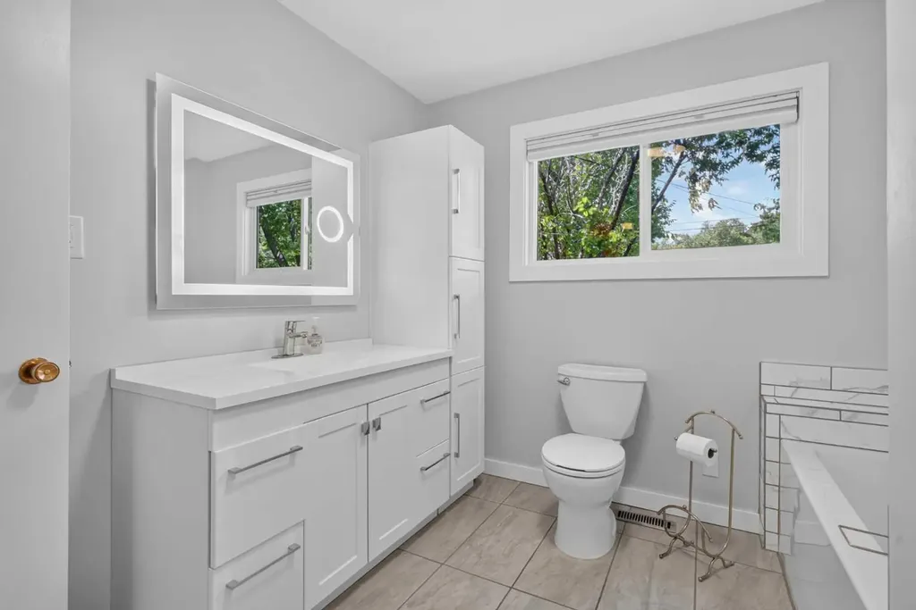 7631 22 Street SE Calgary AB T2C0W9