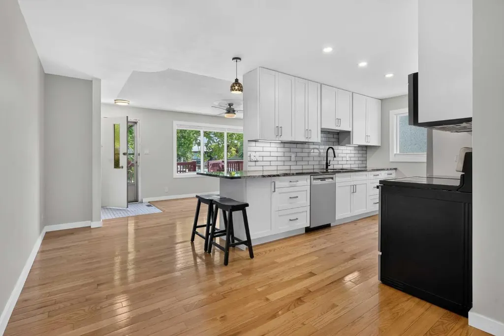 7631 22 Street SE Calgary AB T2C0W9