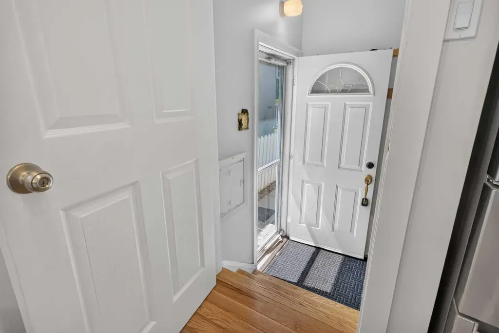 7631 22 Street SE Calgary AB T2C0W9