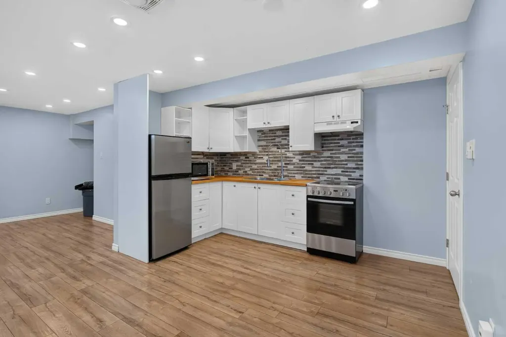 7631 22 Street SE Calgary AB T2C0W9