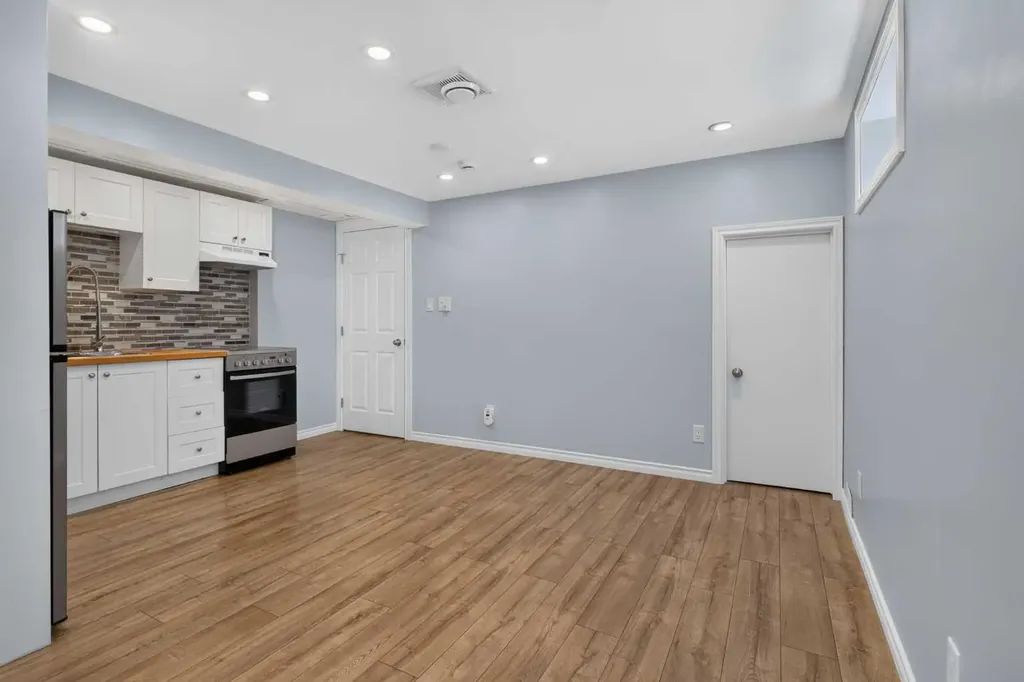 7631 22 Street SE Calgary AB T2C0W9