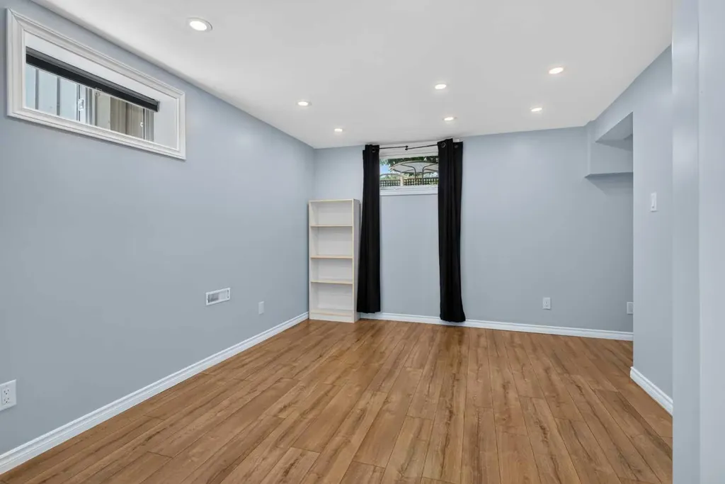 7631 22 Street SE Calgary AB T2C0W9