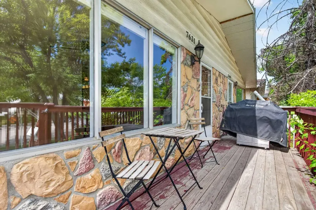 7631 22 Street SE Calgary AB T2C0W9
