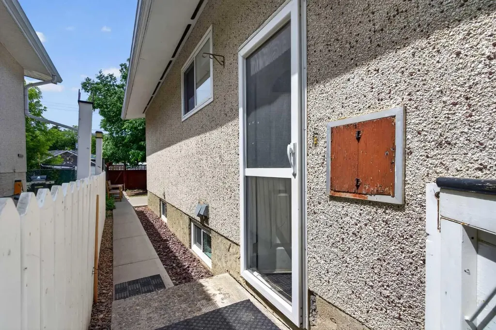 7631 22 Street SE Calgary AB T2C0W9