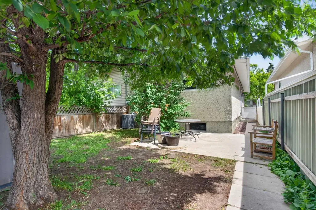 7631 22 Street SE Calgary AB T2C0W9