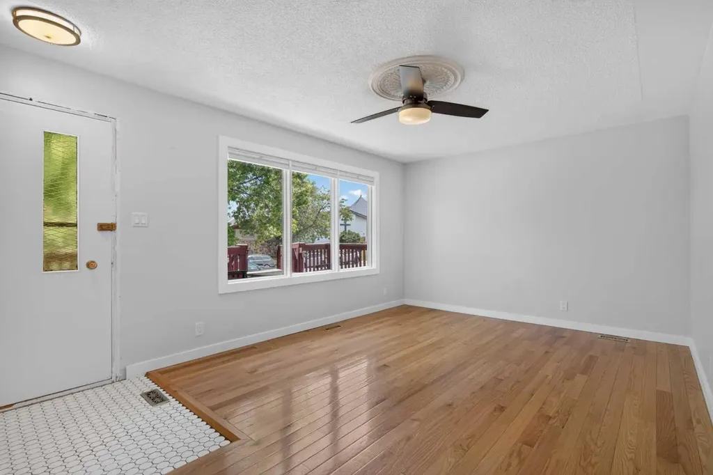 7631 22 Street SE Calgary AB T2C0W9