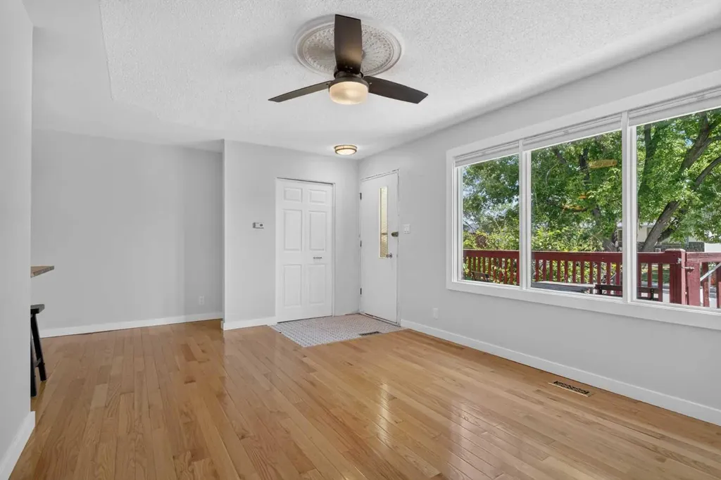 7631 22 Street SE Calgary AB T2C0W9