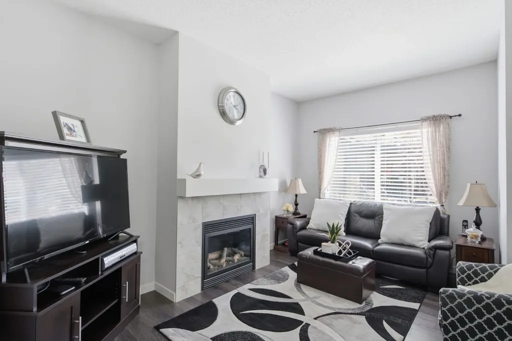 126 Copperpond Landing SE Calgary AB T2Z 1G6