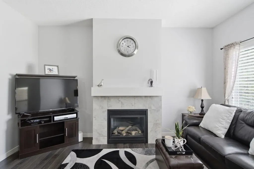 126 Copperpond Landing SE Calgary AB T2Z 1G6