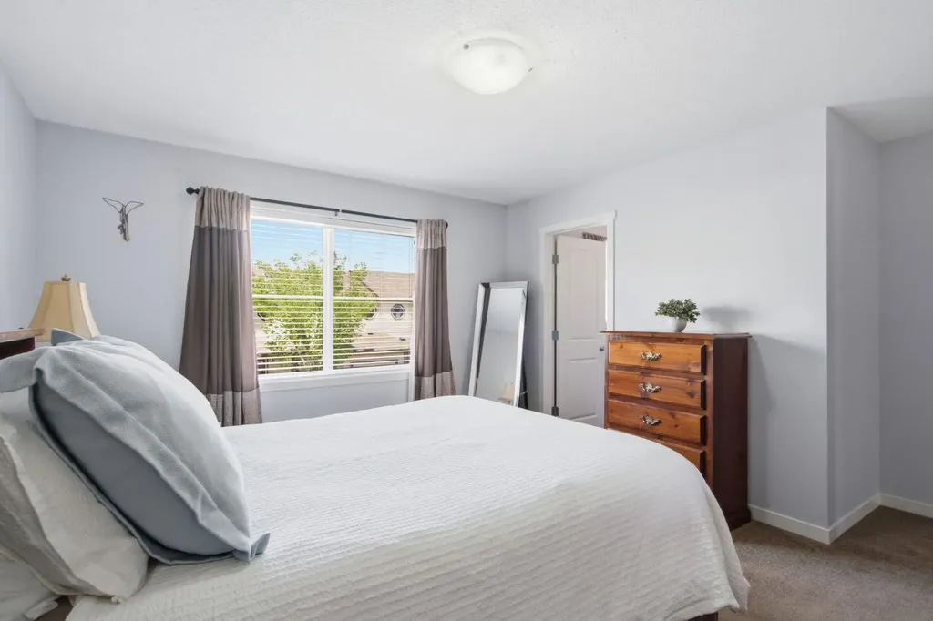 126 Copperpond Landing SE Calgary AB T2Z 1G6