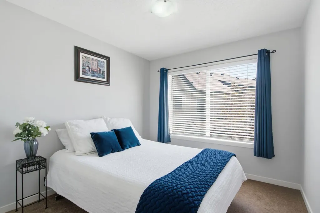 126 Copperpond Landing SE Calgary AB T2Z 1G6