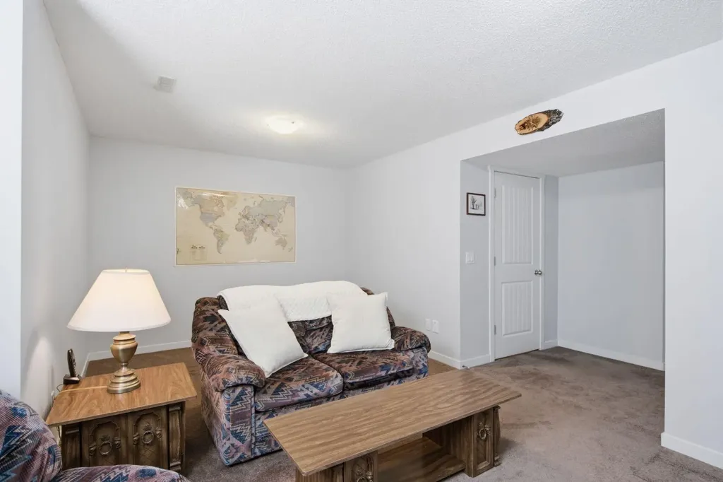 126 Copperpond Landing SE Calgary AB T2Z 1G6
