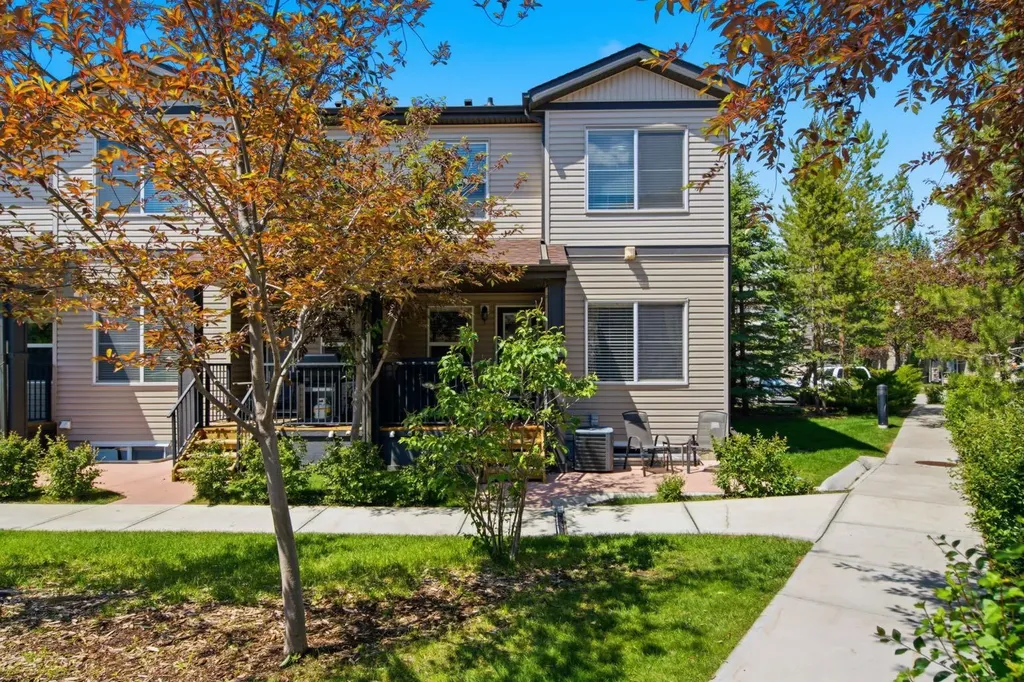 126 Copperpond Landing SE Calgary AB T2Z 1G6