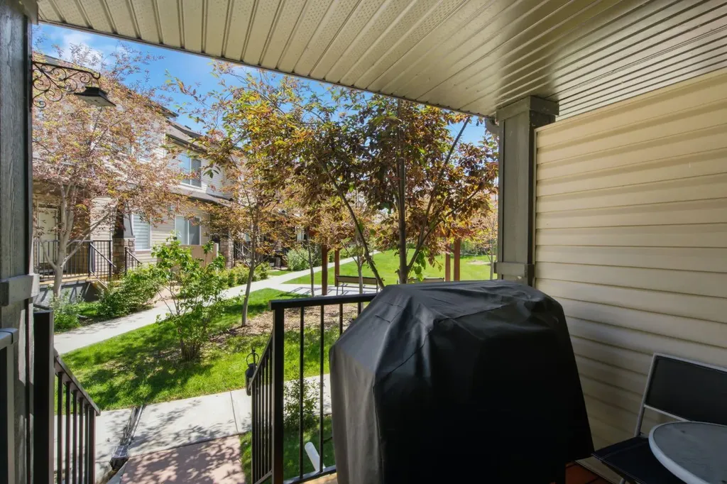 126 Copperpond Landing SE Calgary AB T2Z 1G6