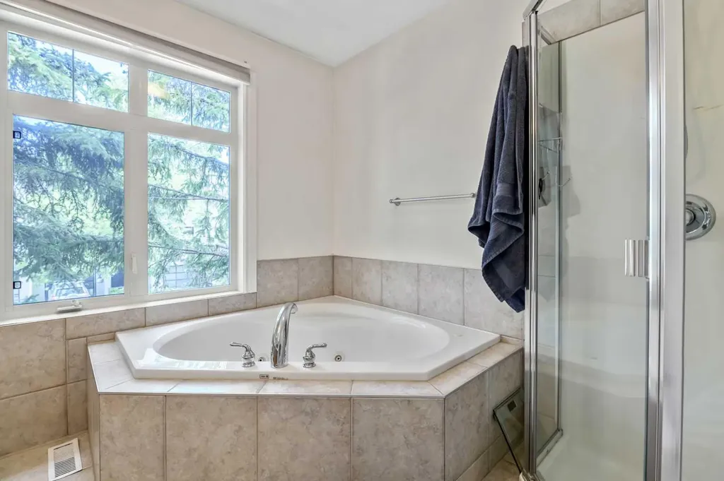 5633 6 Street SW Calgary AB T2V0H1