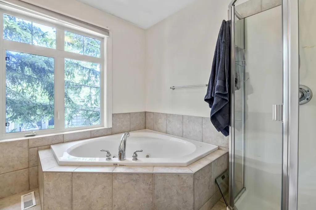 5633 6 Street SW Calgary AB T2V0H1