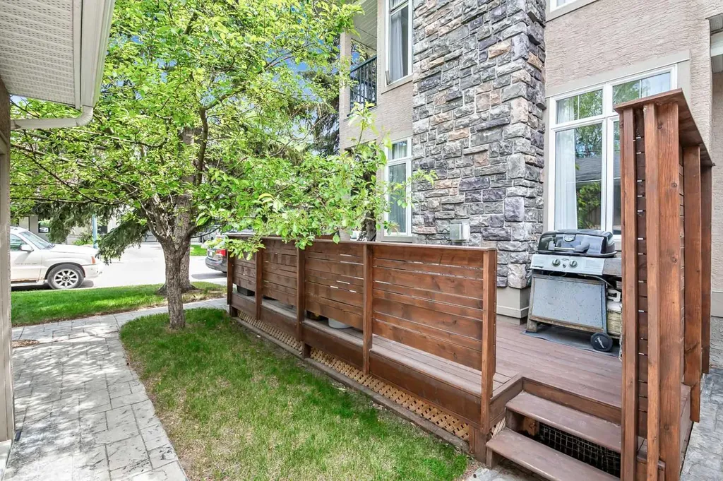 5633 6 Street SW Calgary AB T2V0H1