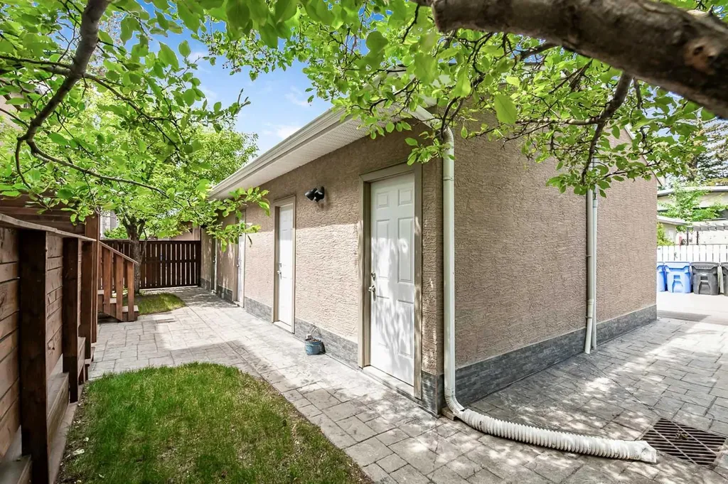 5633 6 Street SW Calgary AB T2V0H1