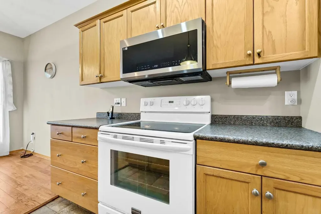 305 5 Avenue SW Redcliff AB T0J 2P2