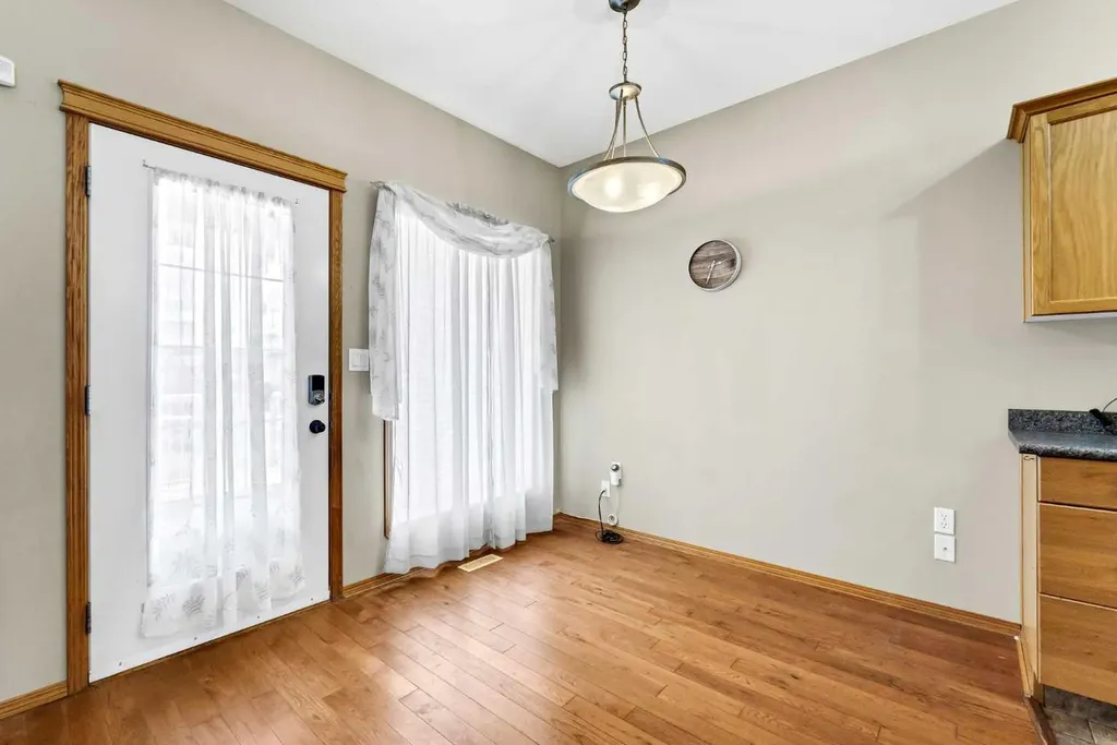 305 5 Avenue SW Redcliff AB T0J 2P2