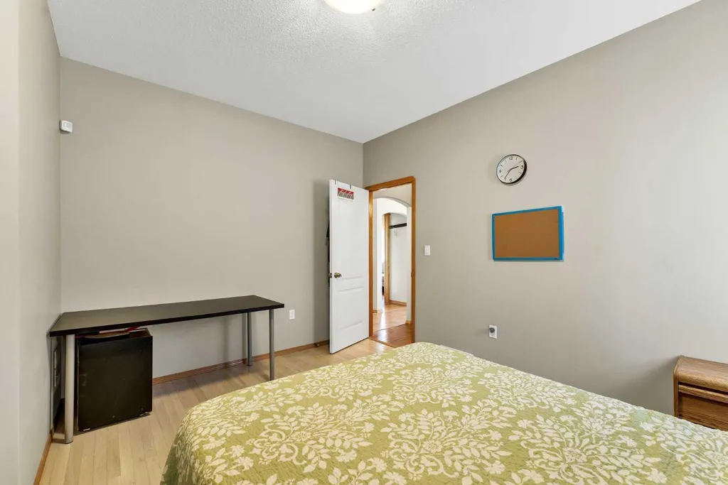 305 5 Avenue SW Redcliff AB T0J 2P2
