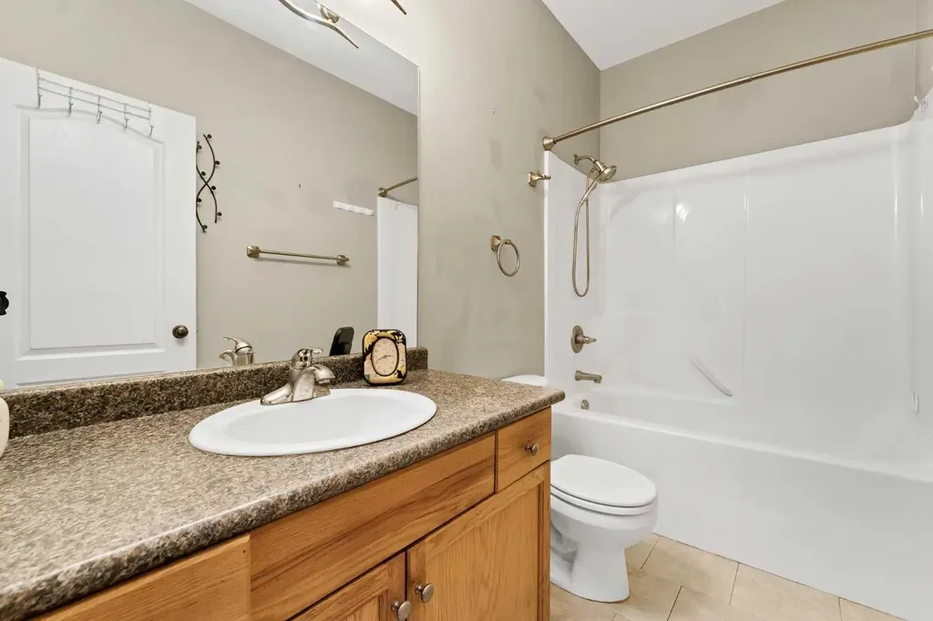 305 5 Avenue SW Redcliff AB T0J 2P2
