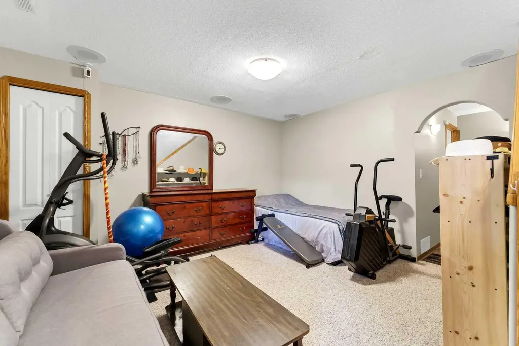 305 5 Avenue SW Redcliff AB T0J 2P2