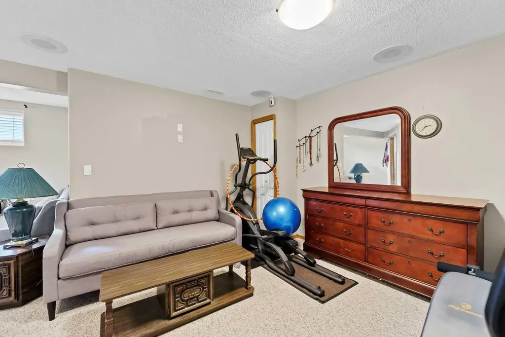 305 5 Avenue SW Redcliff AB T0J 2P2