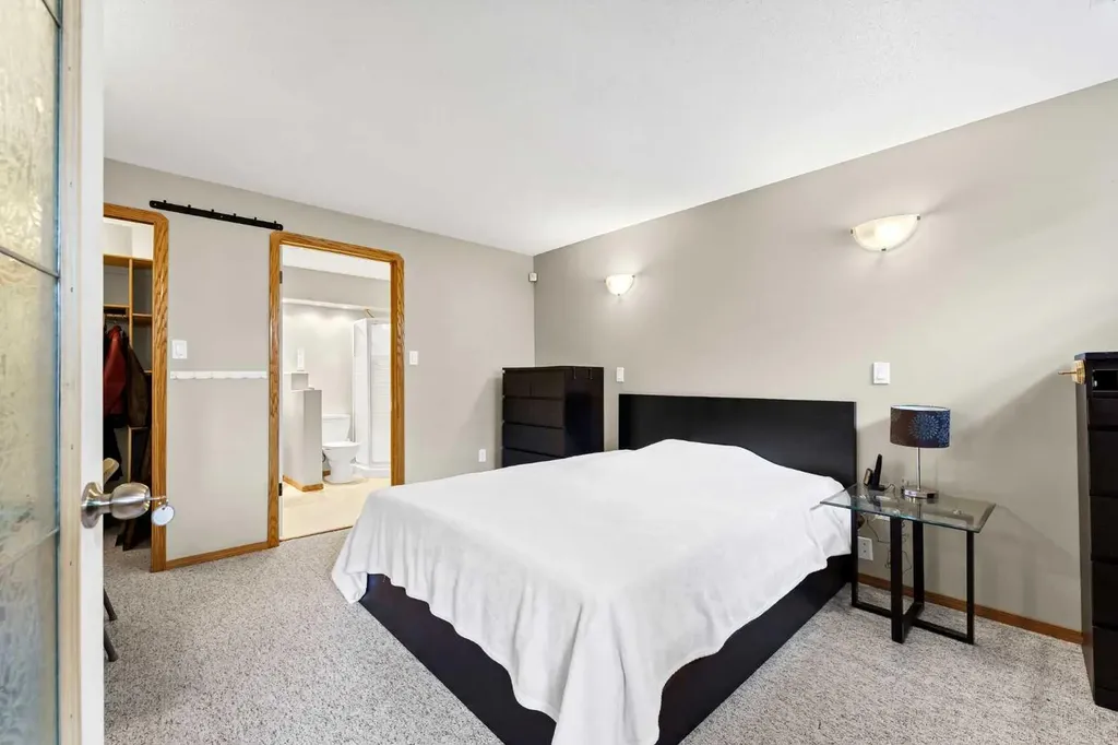 305 5 Avenue SW Redcliff AB T0J 2P2