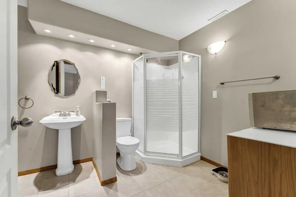 305 5 Avenue SW Redcliff AB T0J 2P2