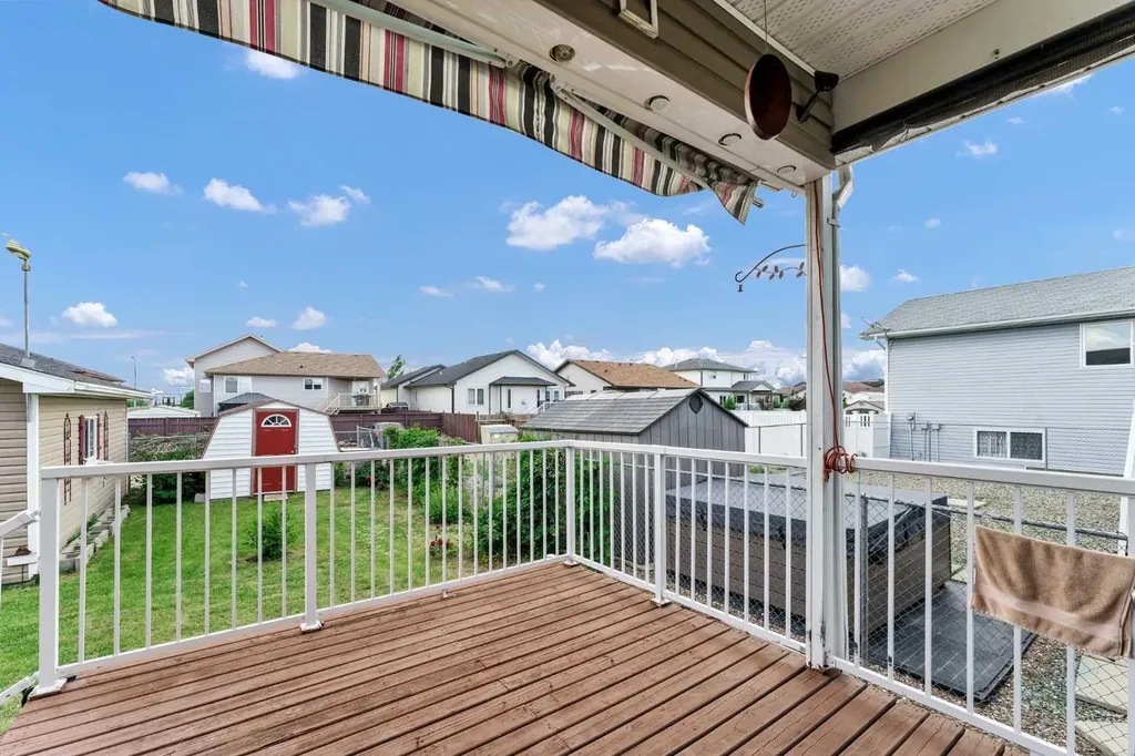 305 5 Avenue SW Redcliff AB T0J 2P2
