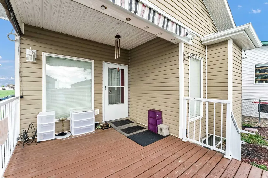 305 5 Avenue SW Redcliff AB T0J 2P2