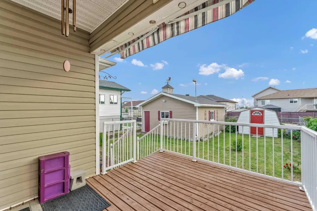 305 5 Avenue SW Redcliff AB T0J 2P2