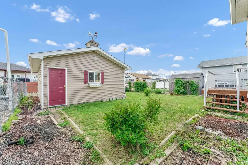 305 5 Avenue SW Redcliff AB T0J 2P2