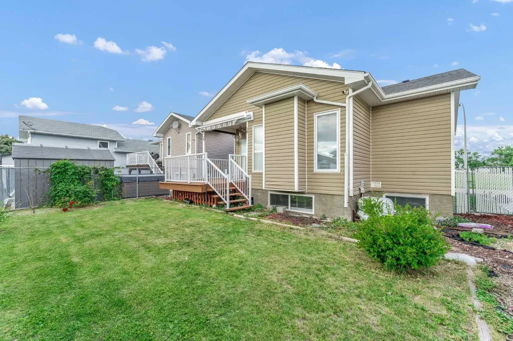 305 5 Avenue SW Redcliff AB T0J 2P2