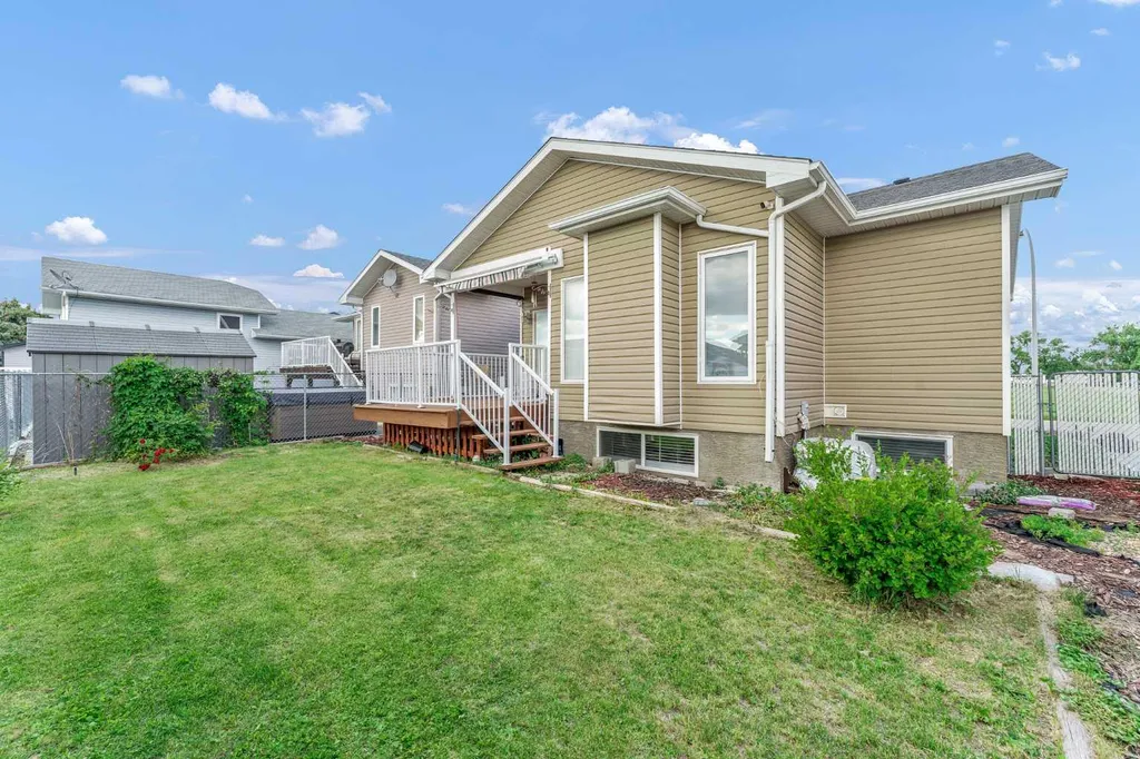 305 5 Avenue SW Redcliff AB T0J 2P2