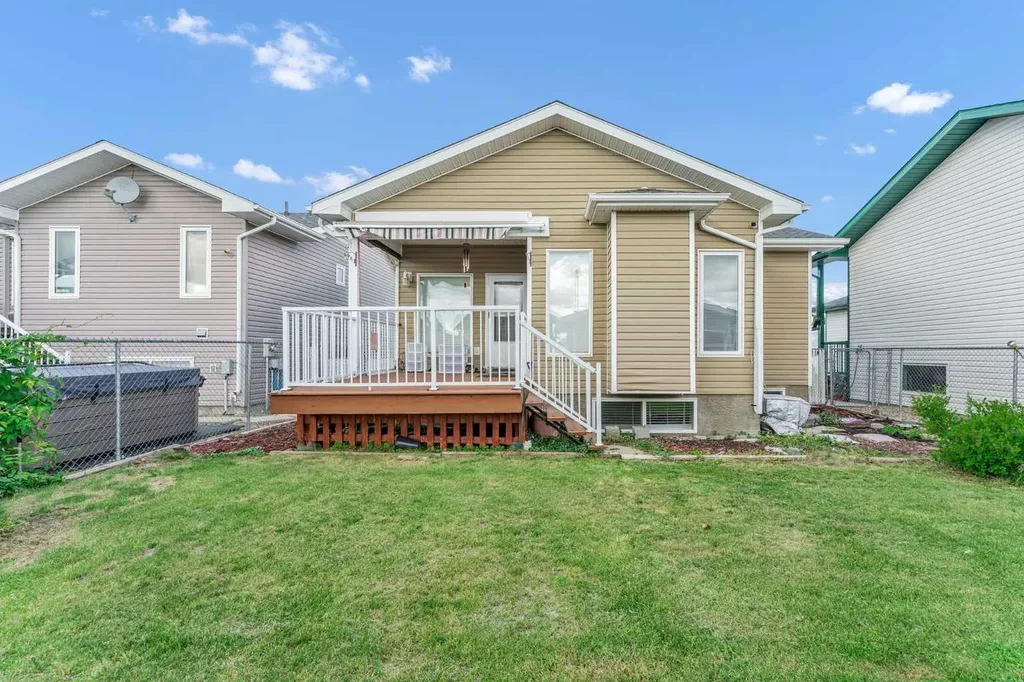 305 5 Avenue SW Redcliff AB T0J 2P2
