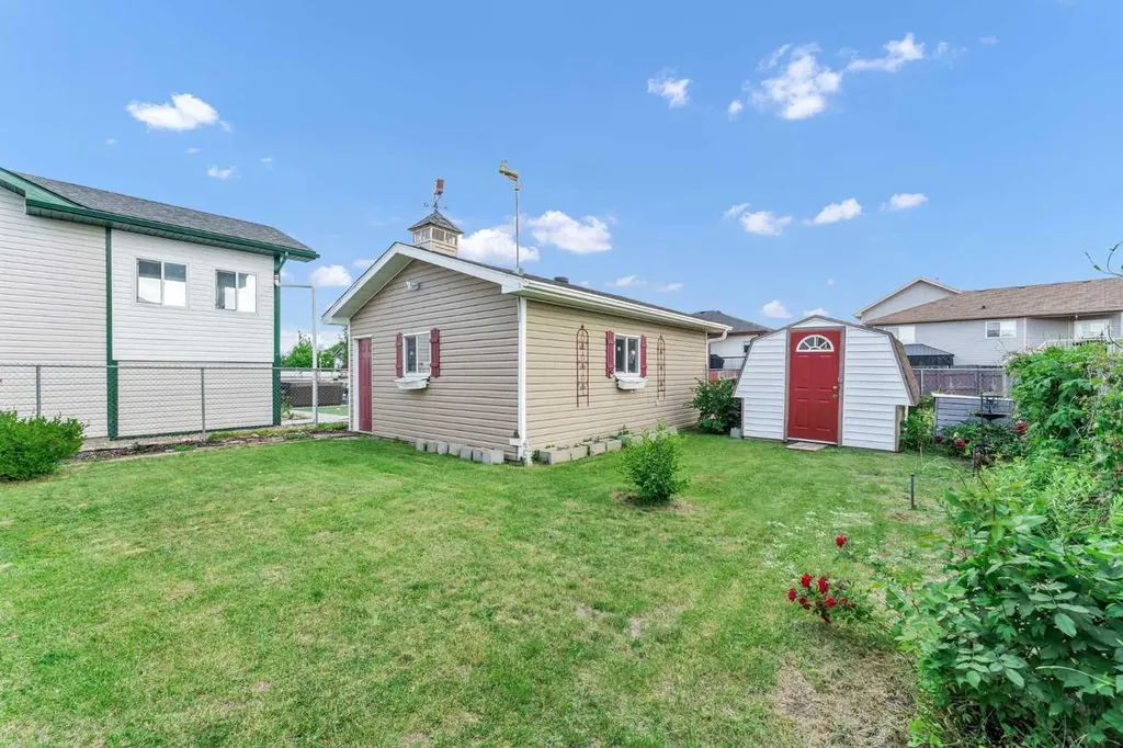 305 5 Avenue SW Redcliff AB T0J 2P2