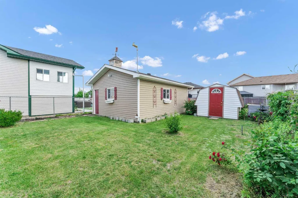 305 5 Avenue SW Redcliff AB T0J 2P2