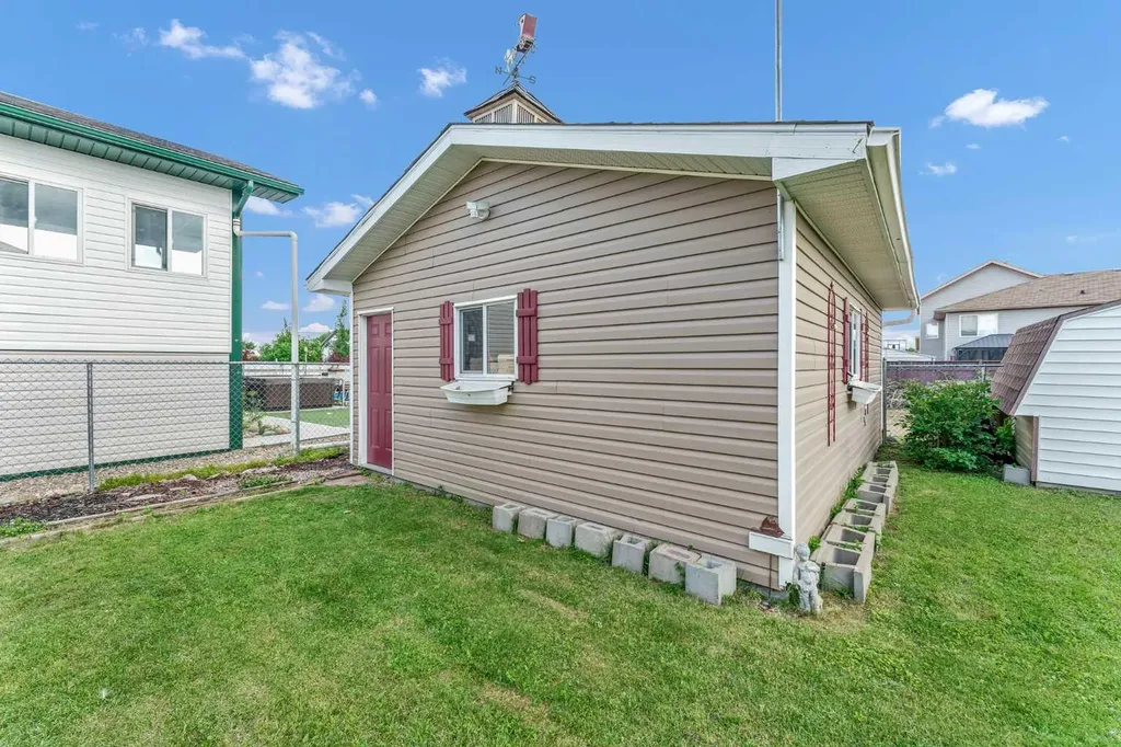 305 5 Avenue SW Redcliff AB T0J 2P2