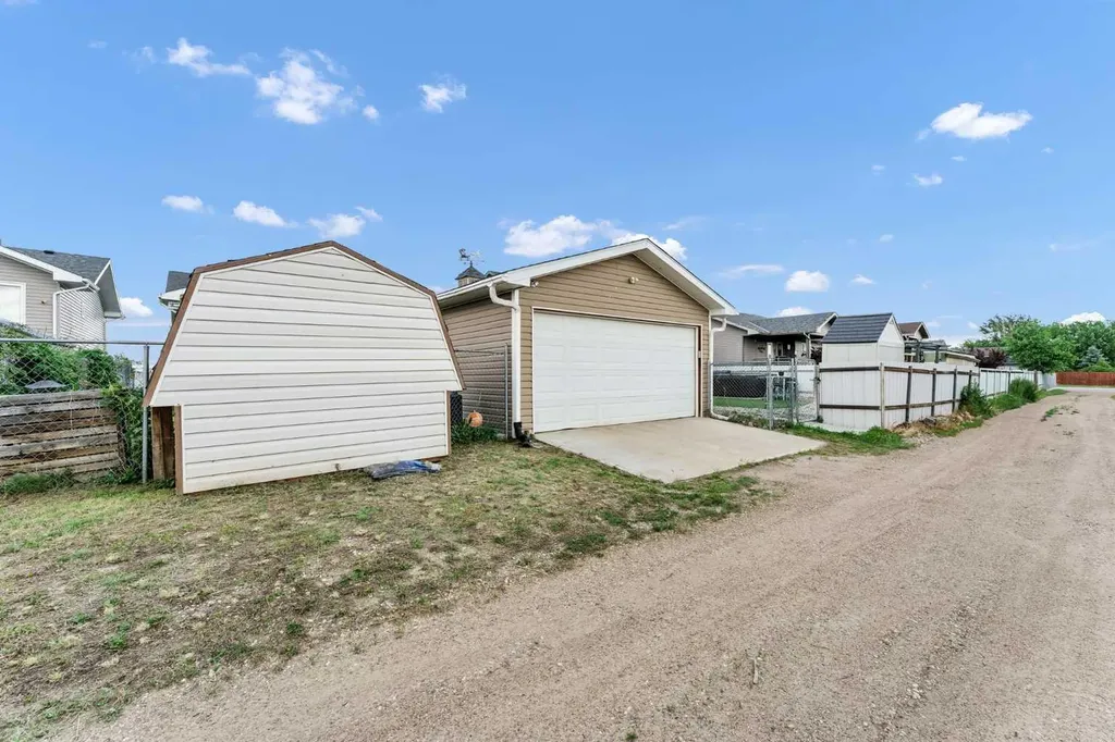 305 5 Avenue SW Redcliff AB T0J 2P2
